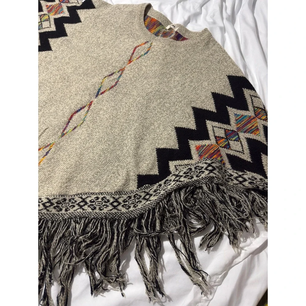 Adora Southwestern Knit Poncho Women One Size Grey Rainbow Excellent Fringe Boho - Picture 6 of 10